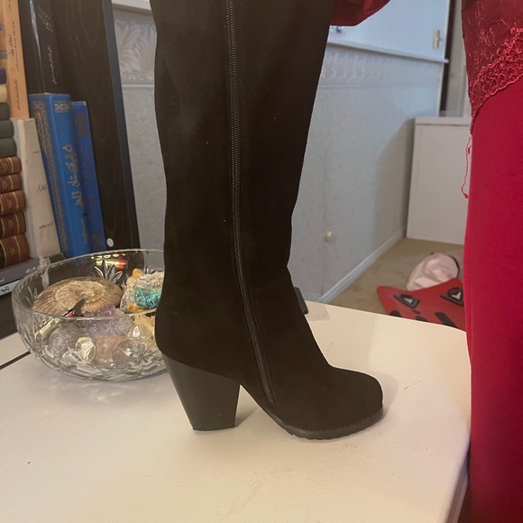 Women’s suede boots - Picture 2 of 3